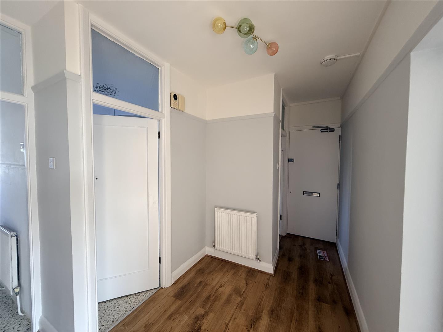 Flat Wynash Gardens in Greater London