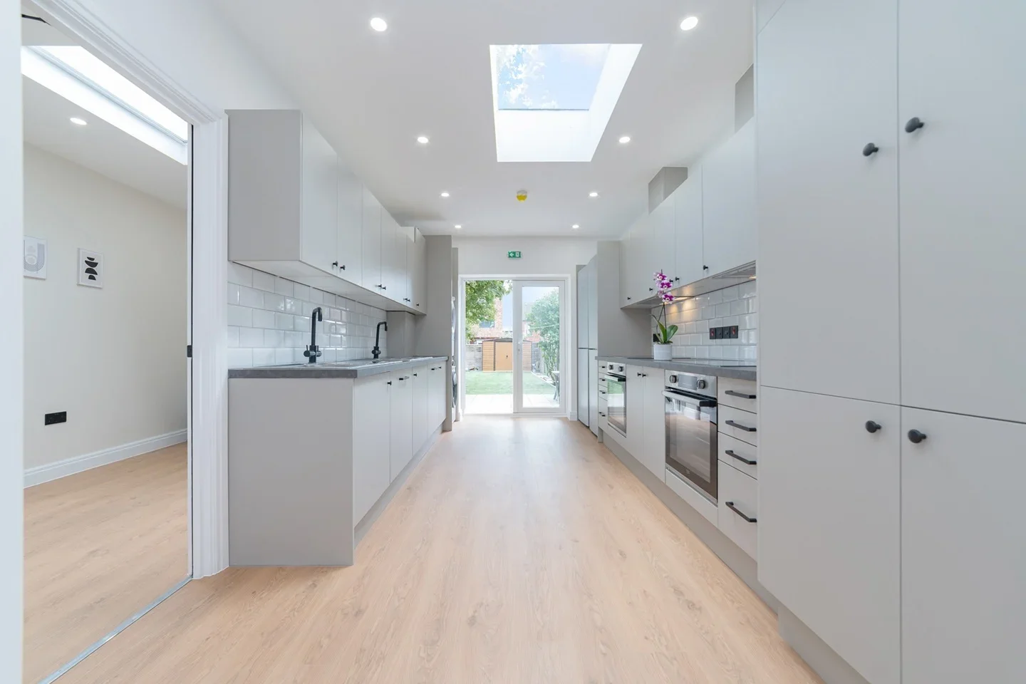 Room Frognal Avenue in Greater London