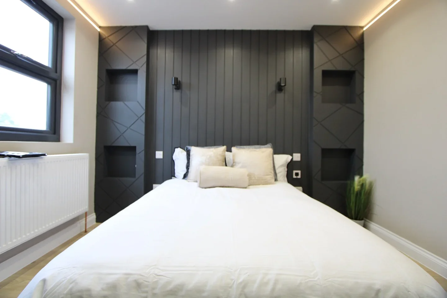 Flat Donald Road in Greater London