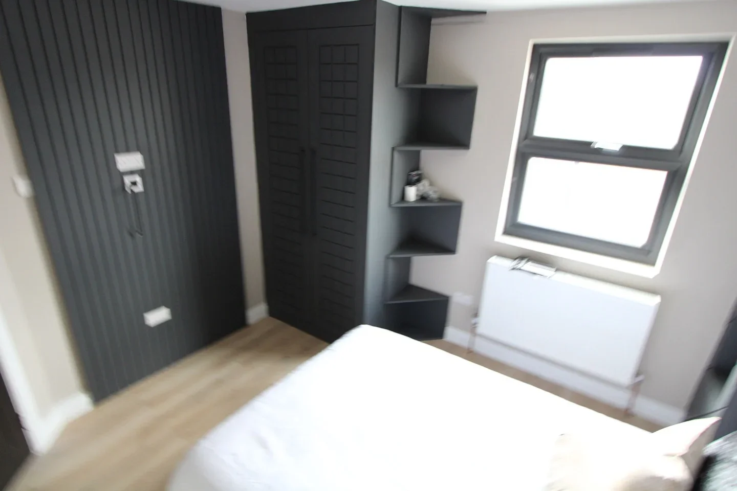 Flat Donald Road in Greater London