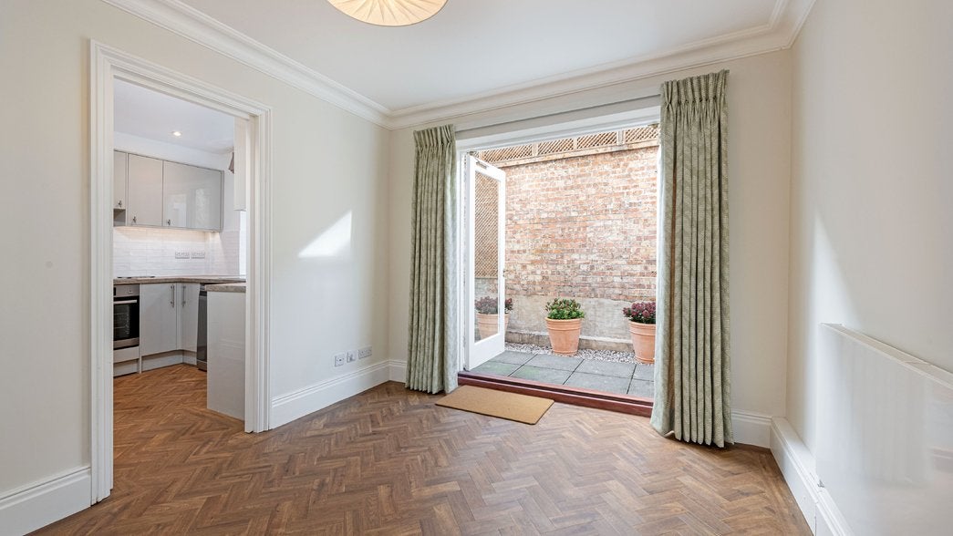House Clifton Gate in Greater London