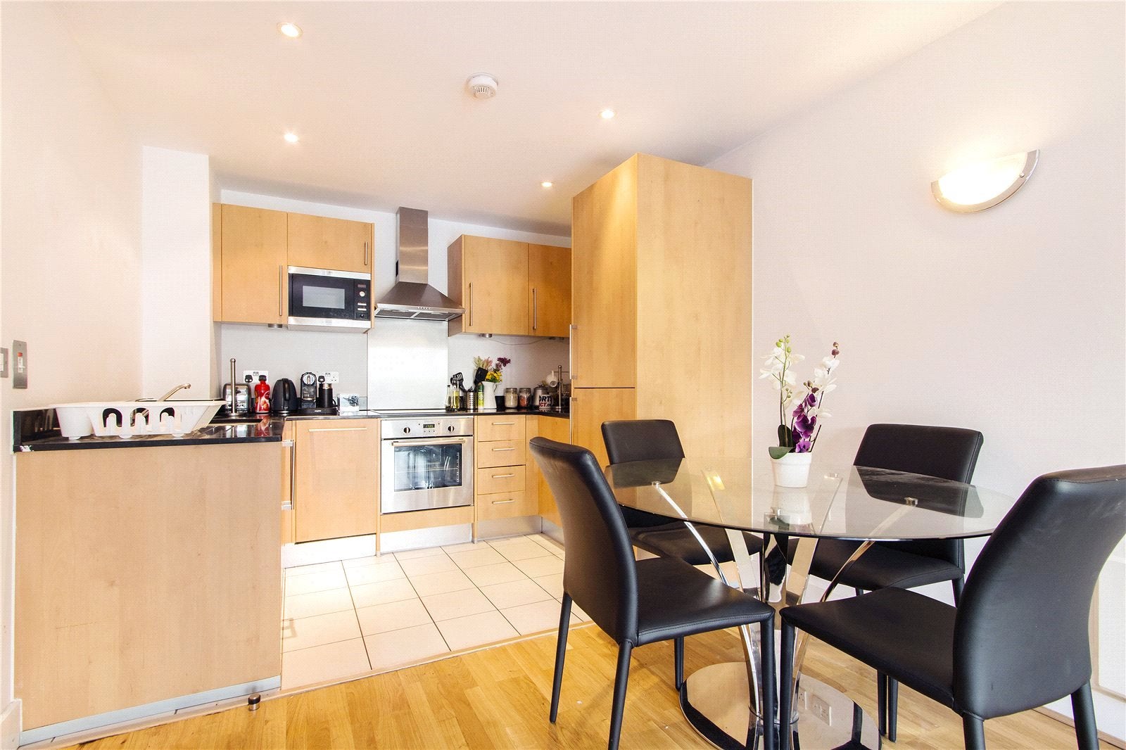 Flat Tabard Street in Greater London