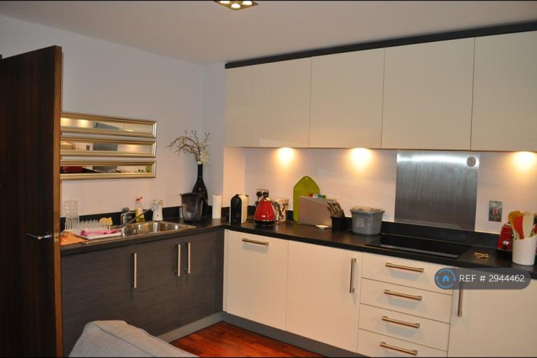 Flat Kings Mill Way in Denham