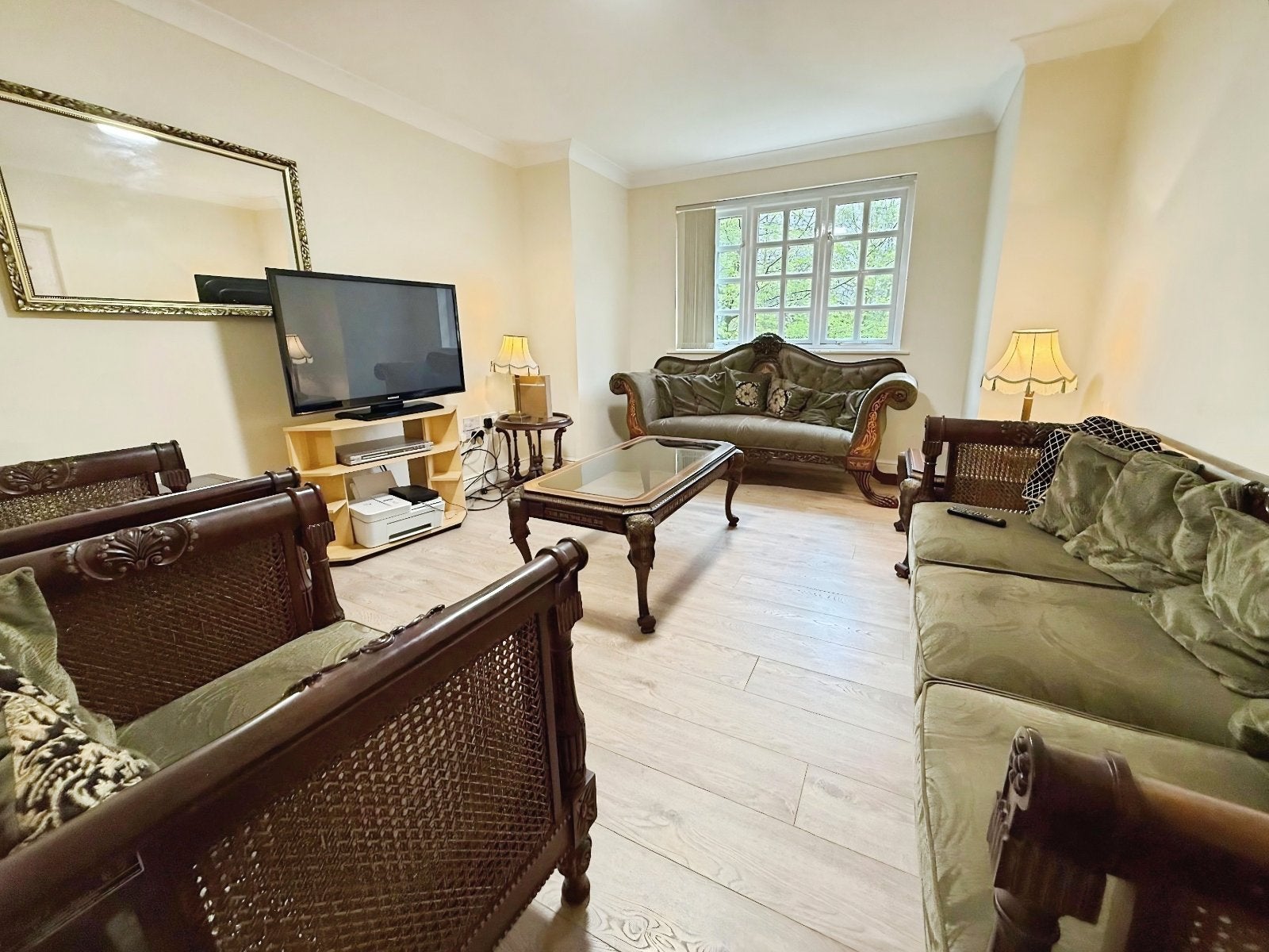Flat Hadfield Close in Manchester