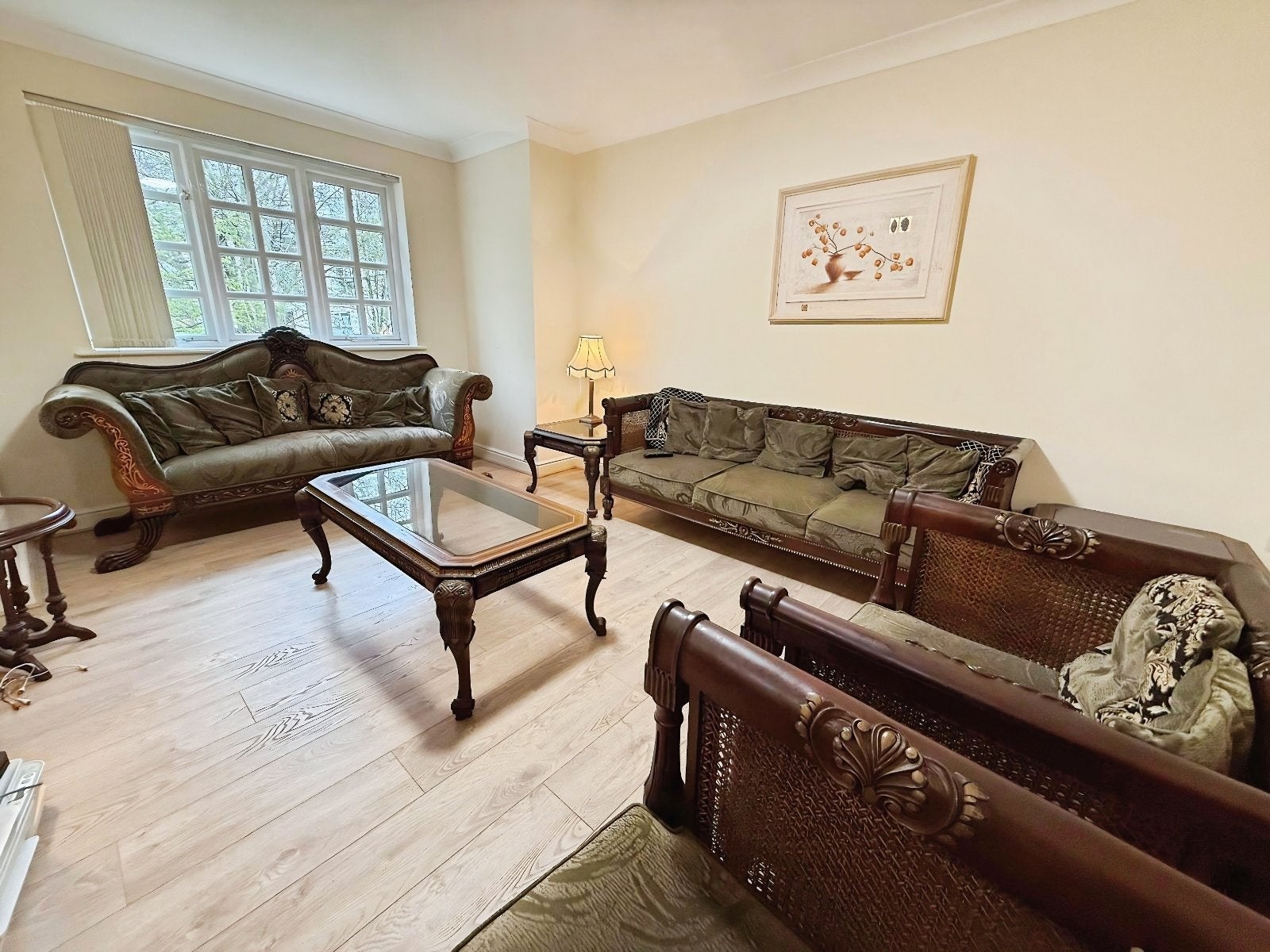 Flat Hadfield Close in Manchester