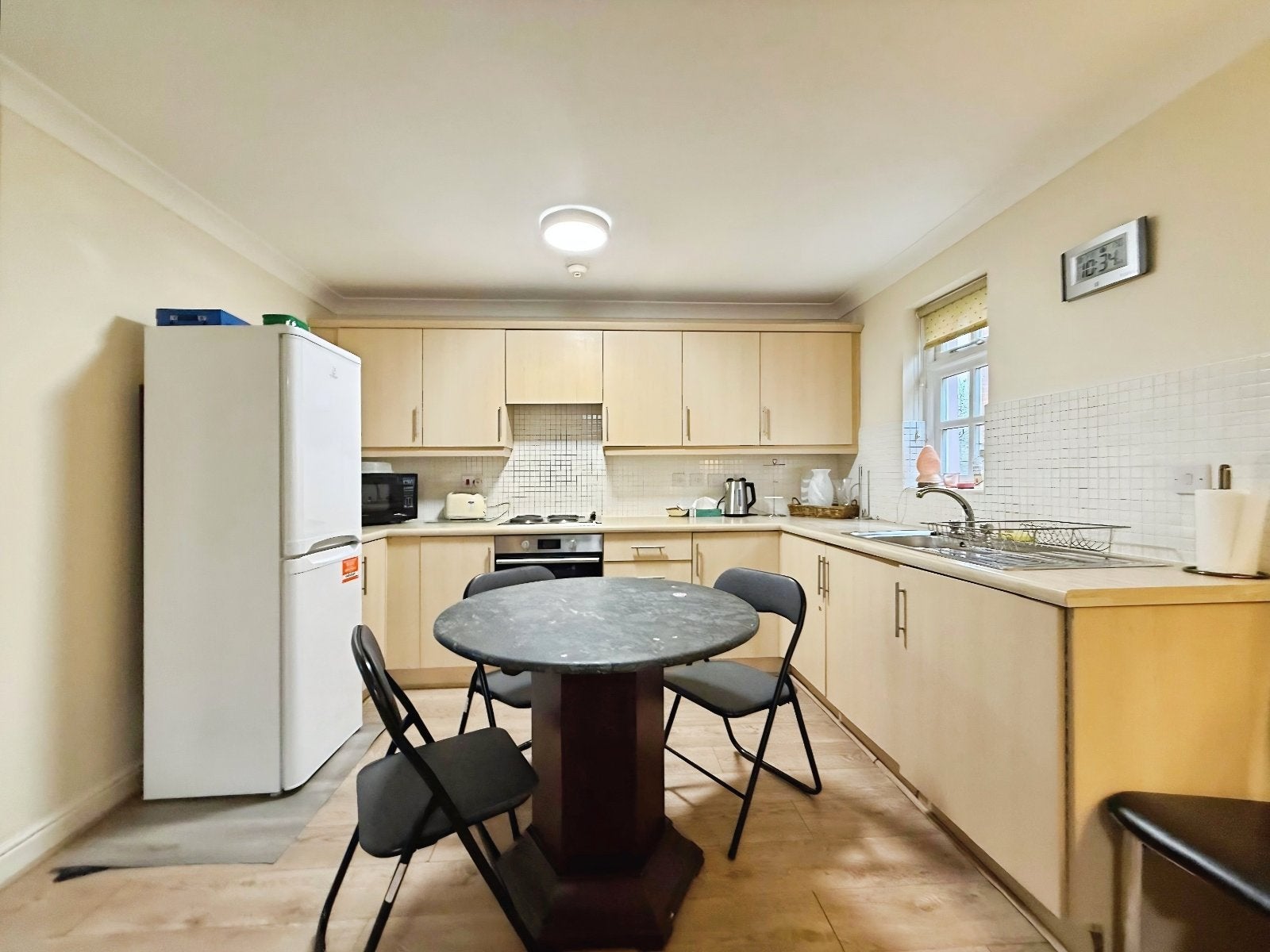 Flat Hadfield Close in Manchester