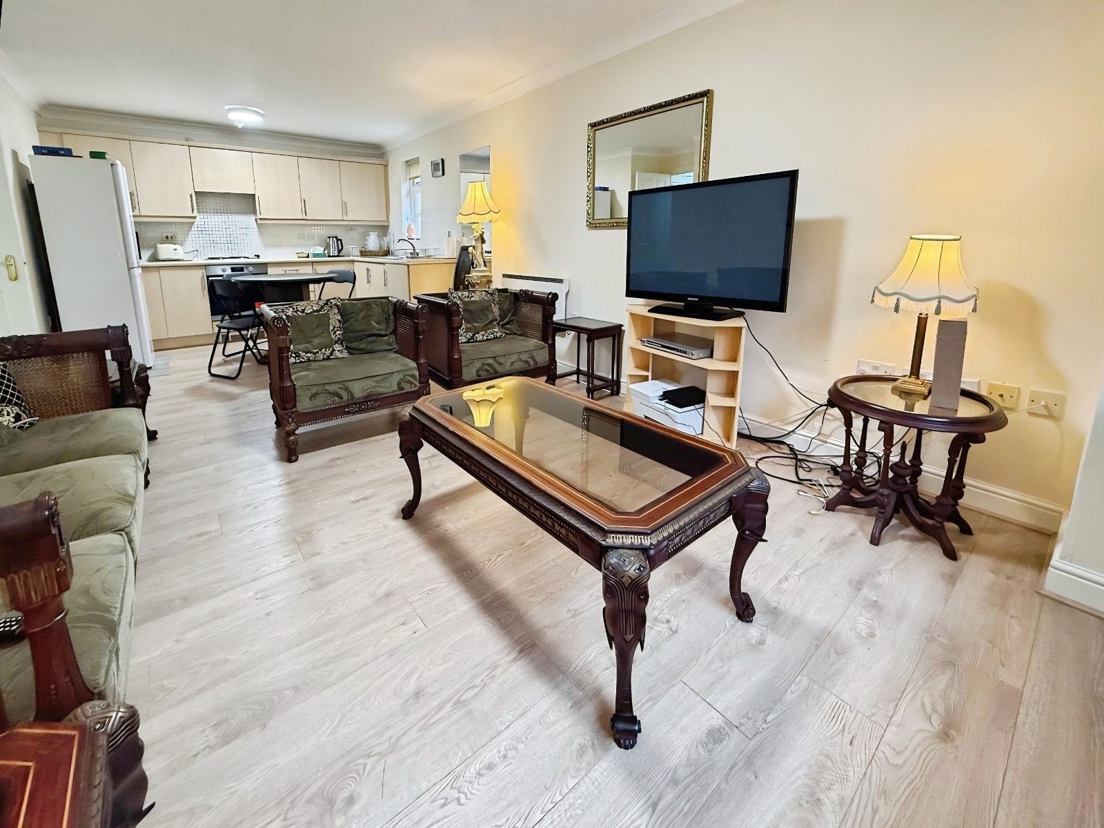 Flat Hadfield Close in Manchester