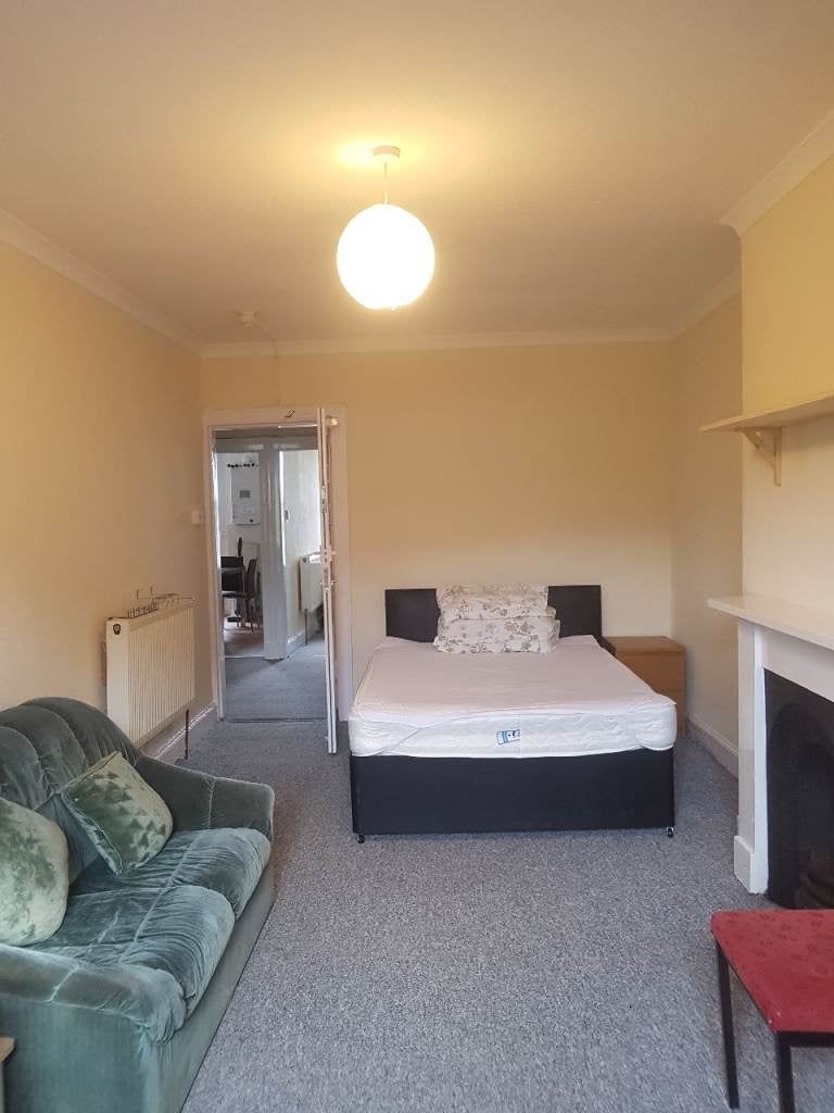 Flat Oakfield Avenue in Glasgow