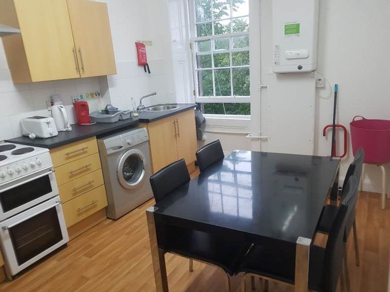 Flat Oakfield Avenue in Glasgow