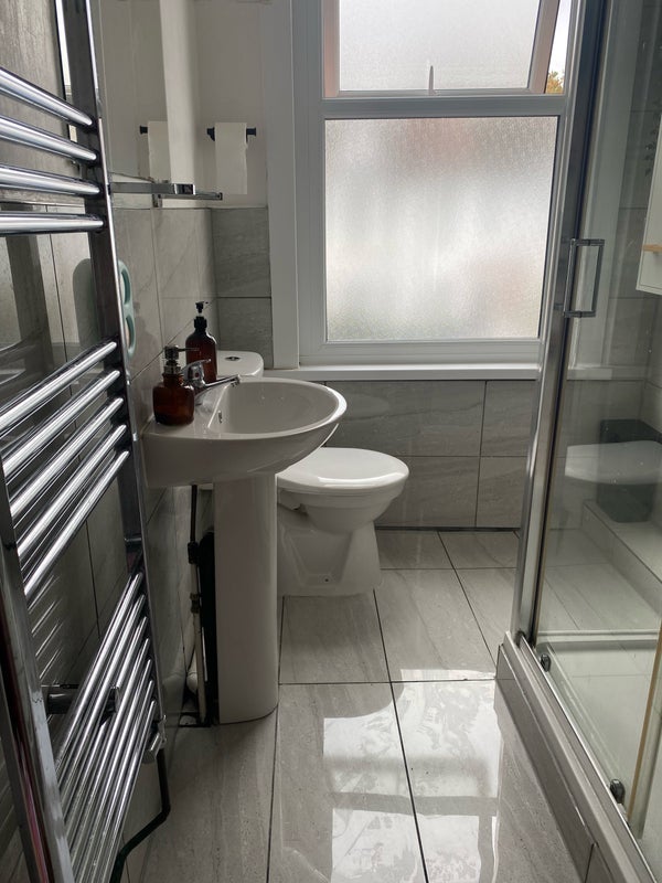 Room Bourne Road in Greater London