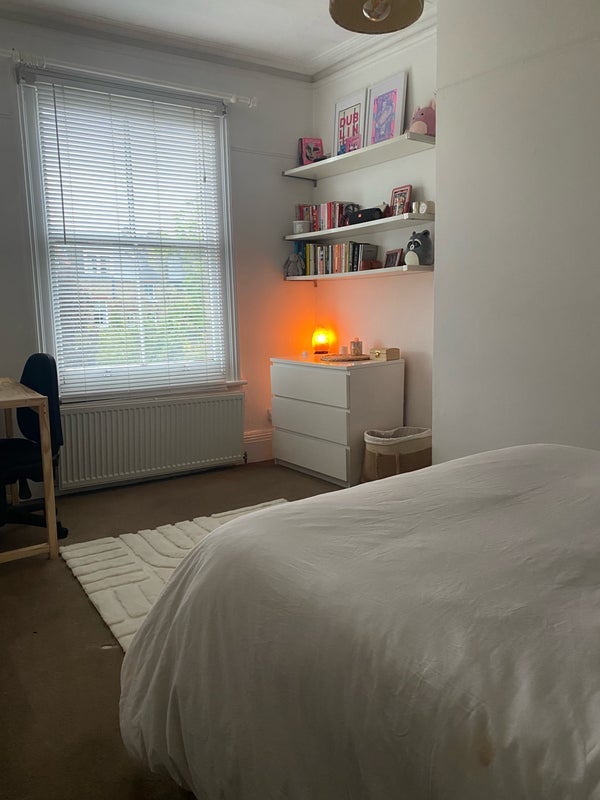 Room Bourne Road in Greater London