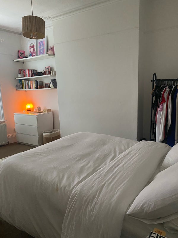 Room Bourne Road in Greater London