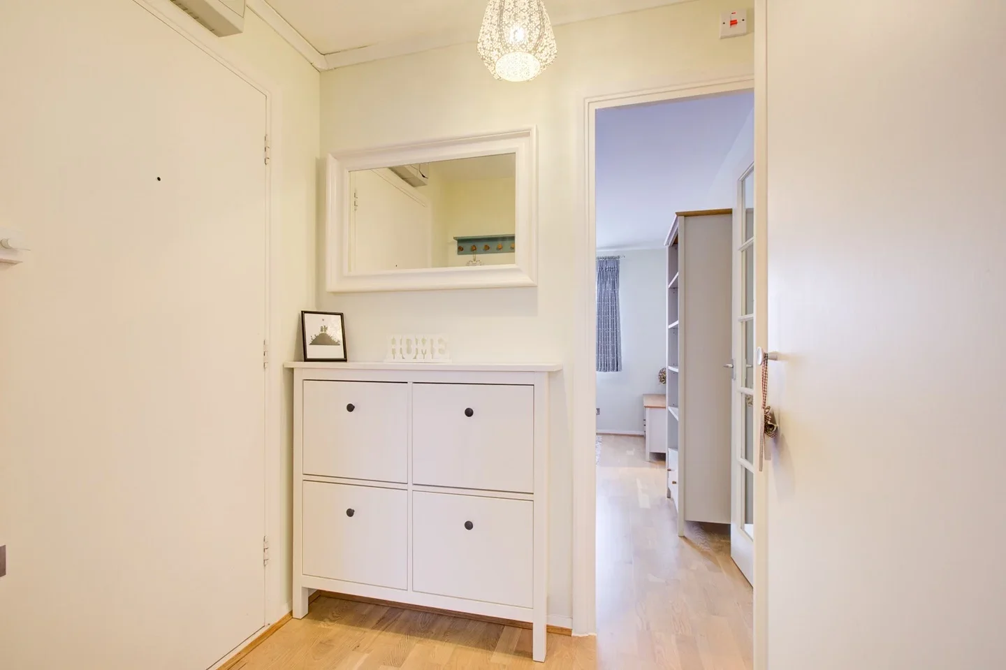 Flat Telegraph Place in Greater London