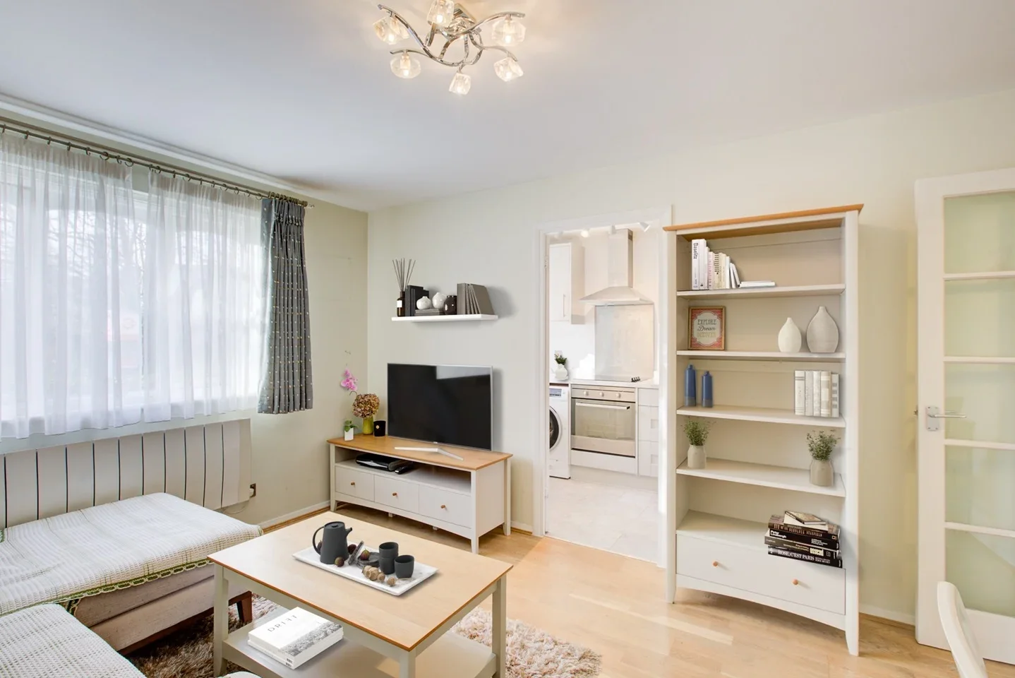Flat Telegraph Place in Greater London