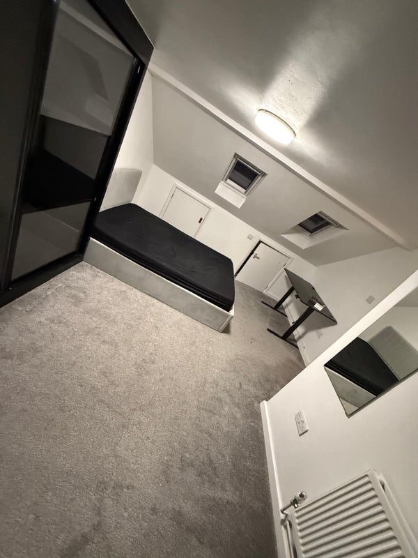 Room Sutton Road in Greater London