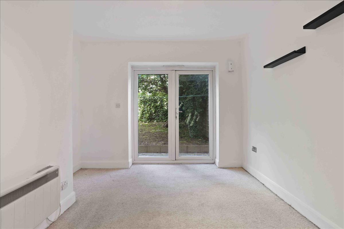 Flat Penge Road in Greater London