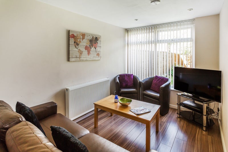 Room Rushetts Road in Crawley