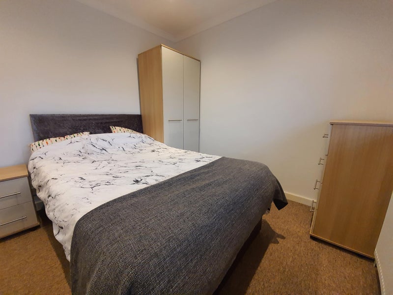 Room Rushetts Road in Crawley