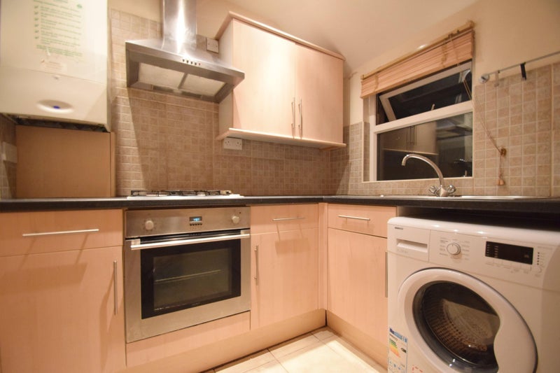 Flat Mackintosh Place in Cardiff