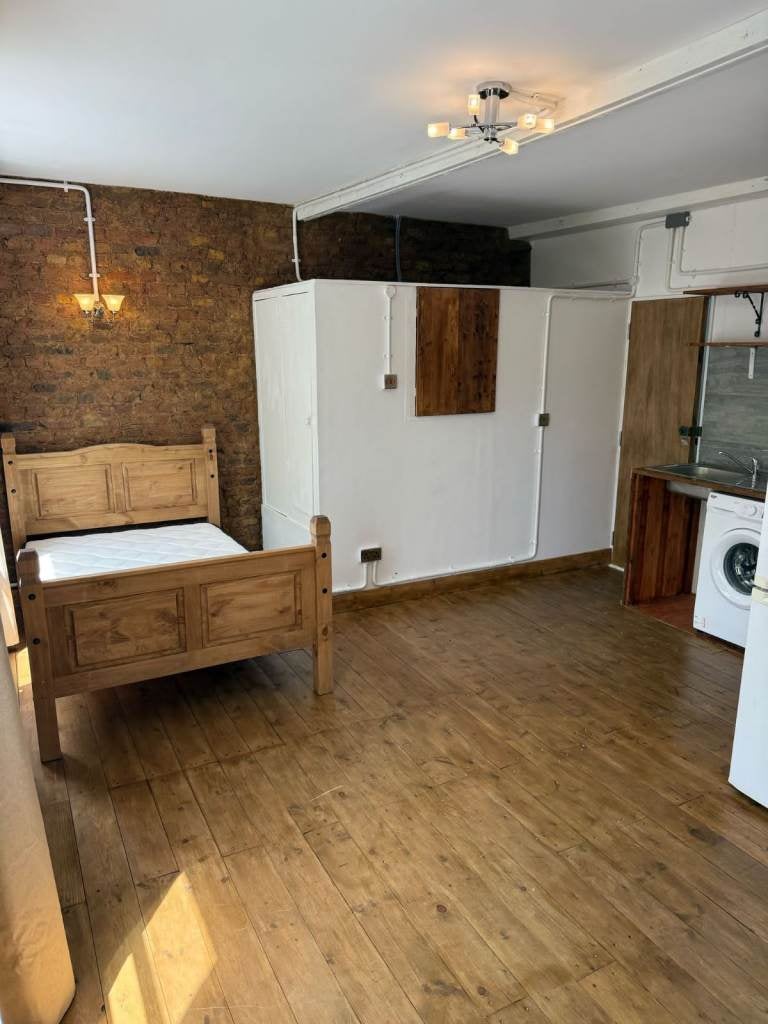 Flat Jerdan Place in Greater London