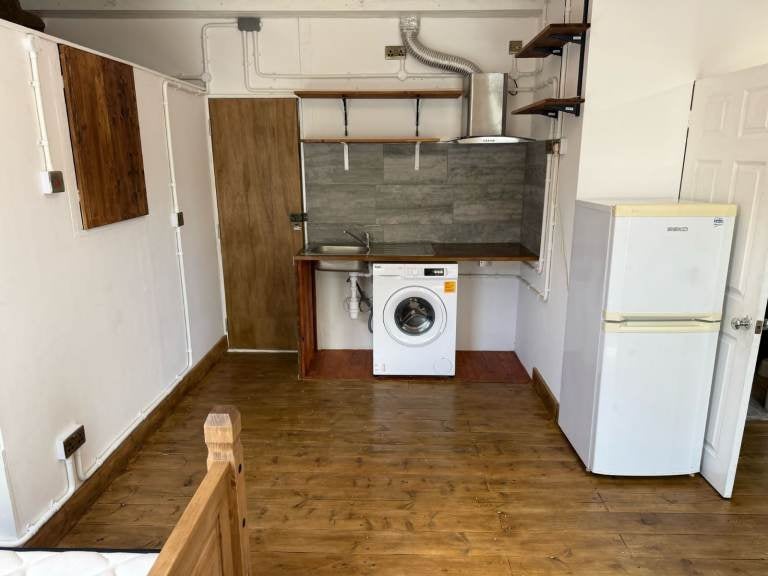 Flat Jerdan Place in Greater London