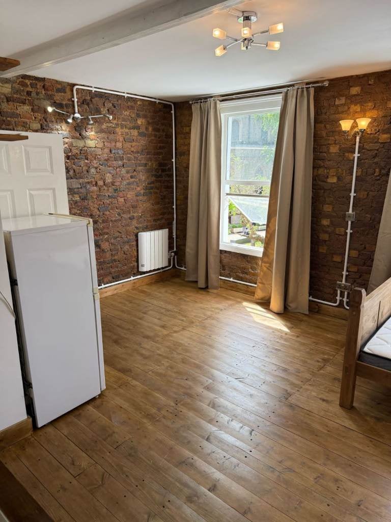 Flat Jerdan Place in Greater London
