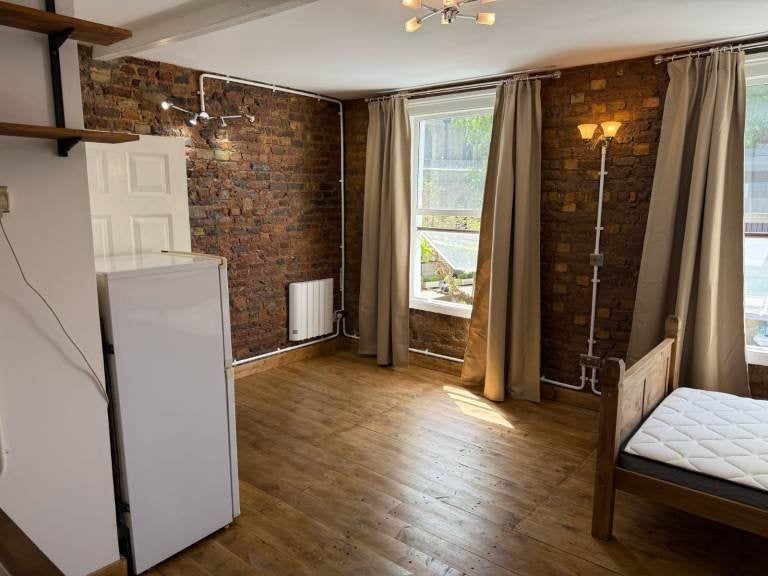 Flat Jerdan Place in Greater London
