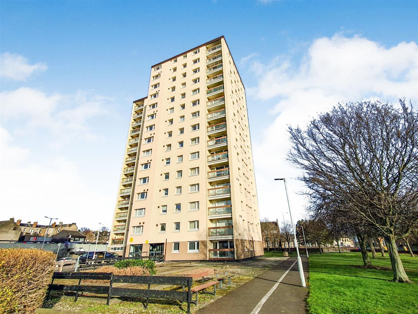 Flat Ravens Craig in Kirkcaldy