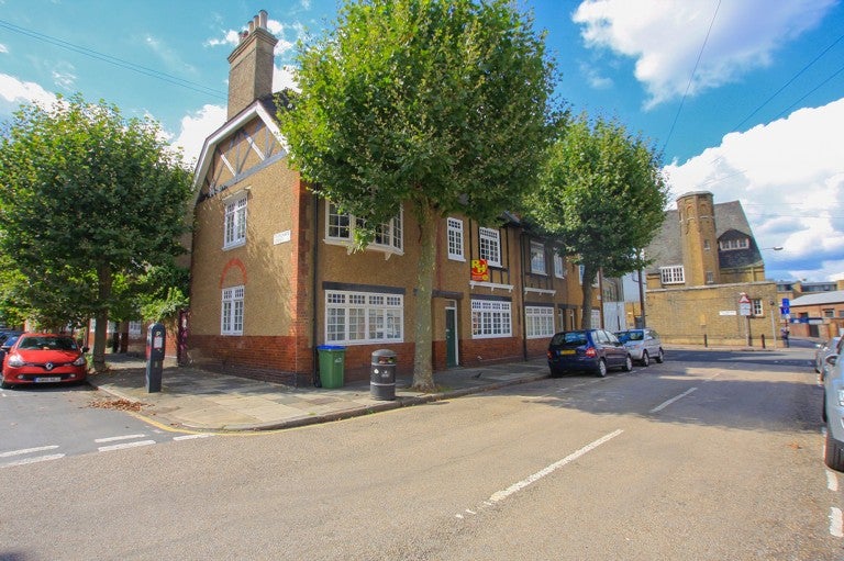 House Hoskins Street in Greater London