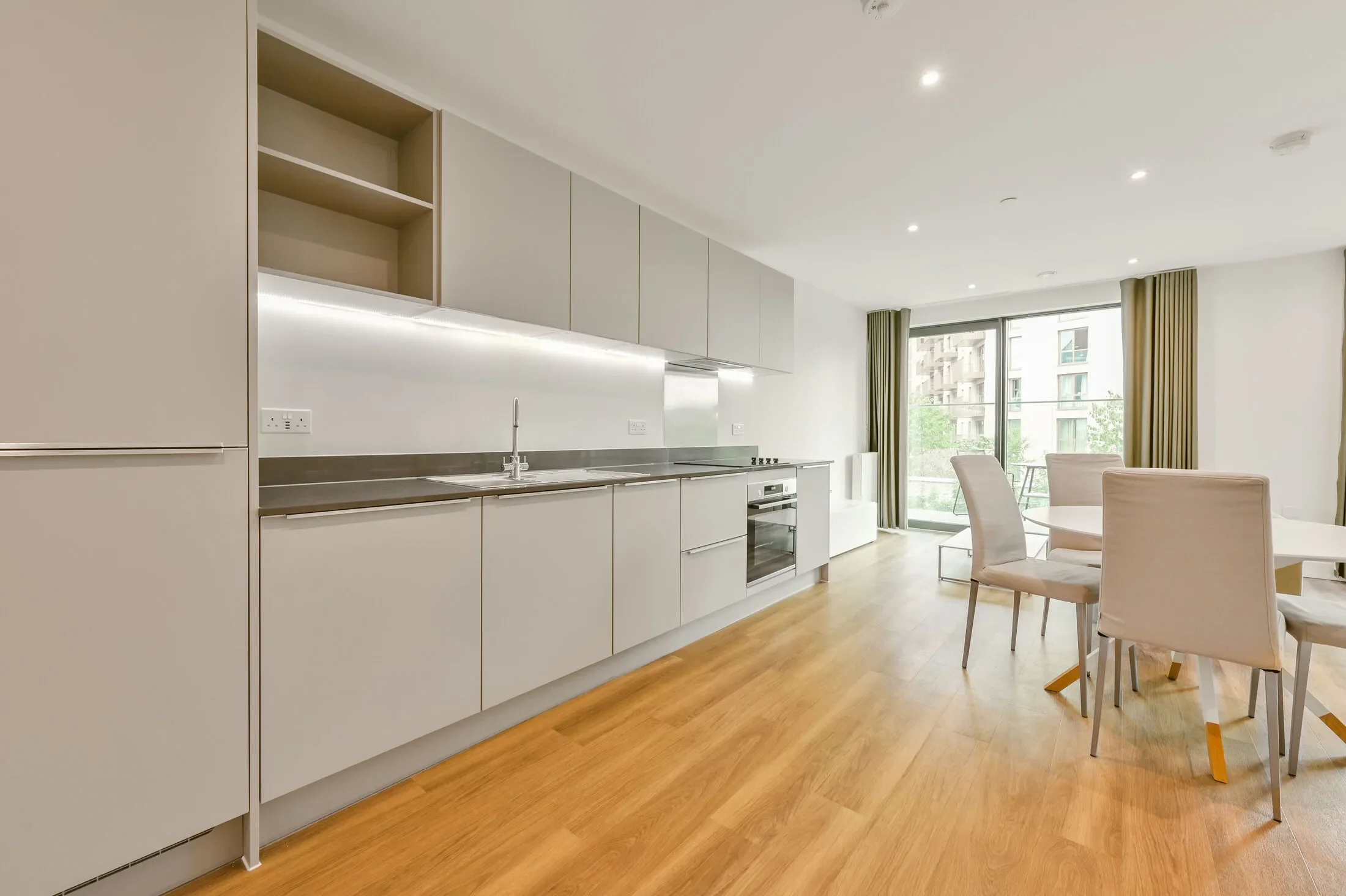 Flat Lionel Road South in Greater London