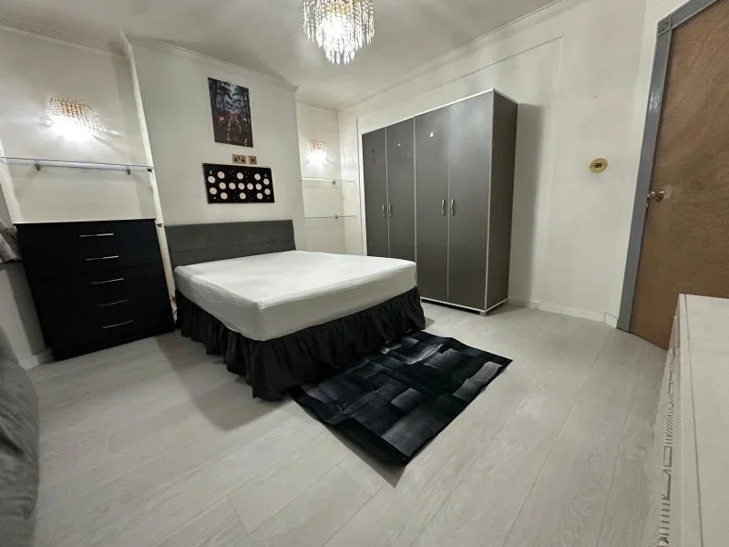 Room Dollis Hill Avenue in Greater London