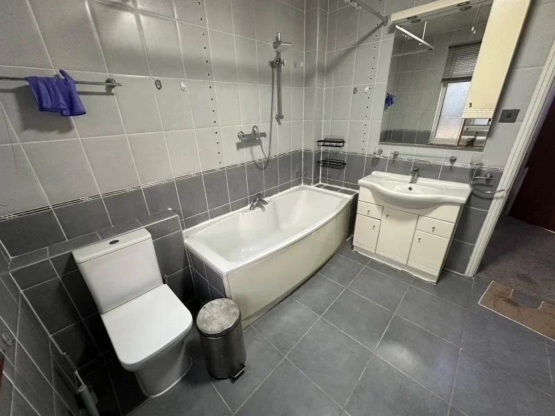 Room Dollis Hill Avenue in Greater London