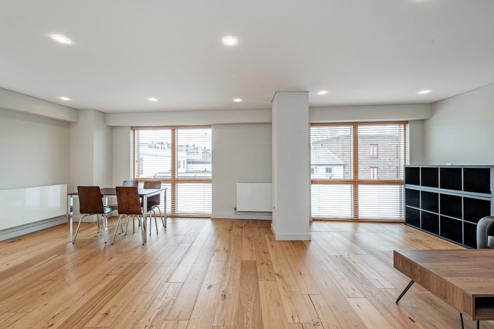 Flat Middle Lane in Greater London