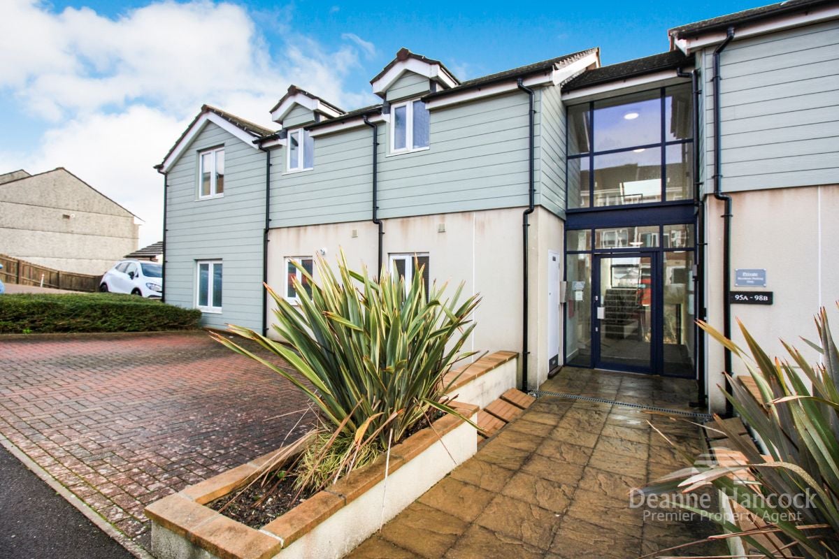 Flat Grantley Gardens in Plymouth