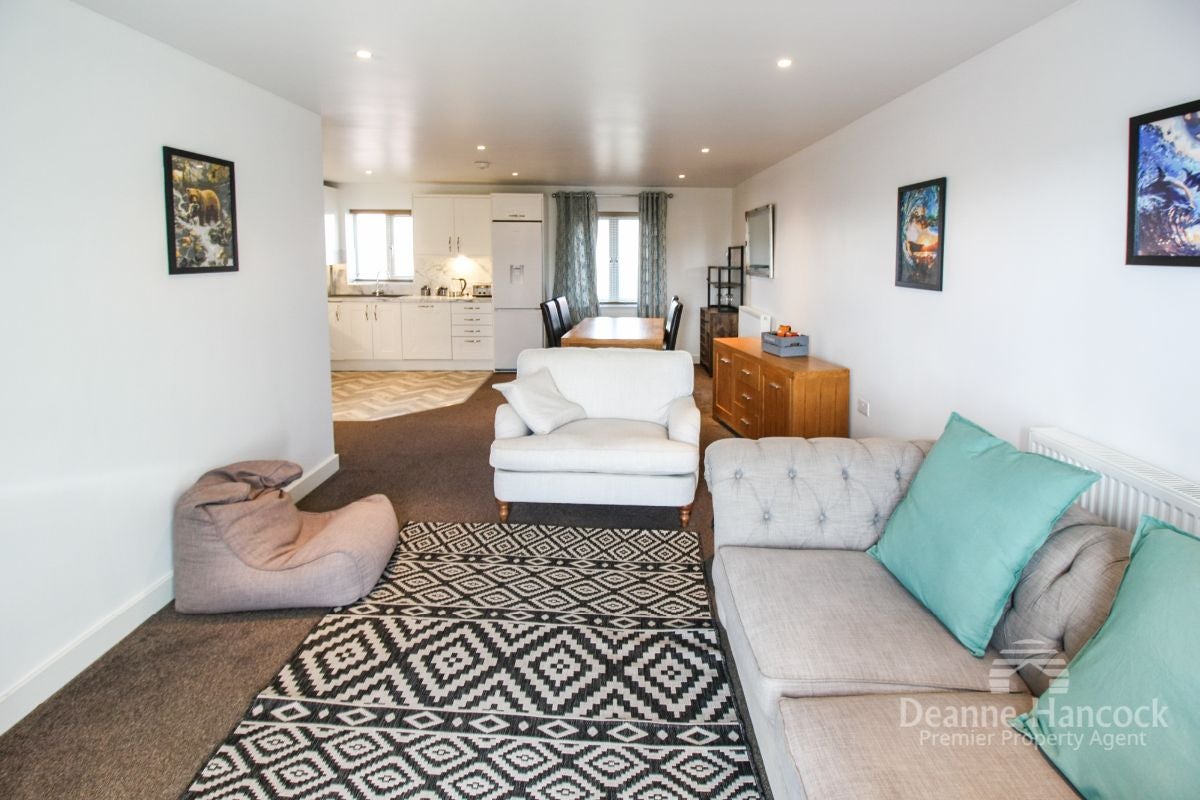 Flat Grantley Gardens in Plymouth
