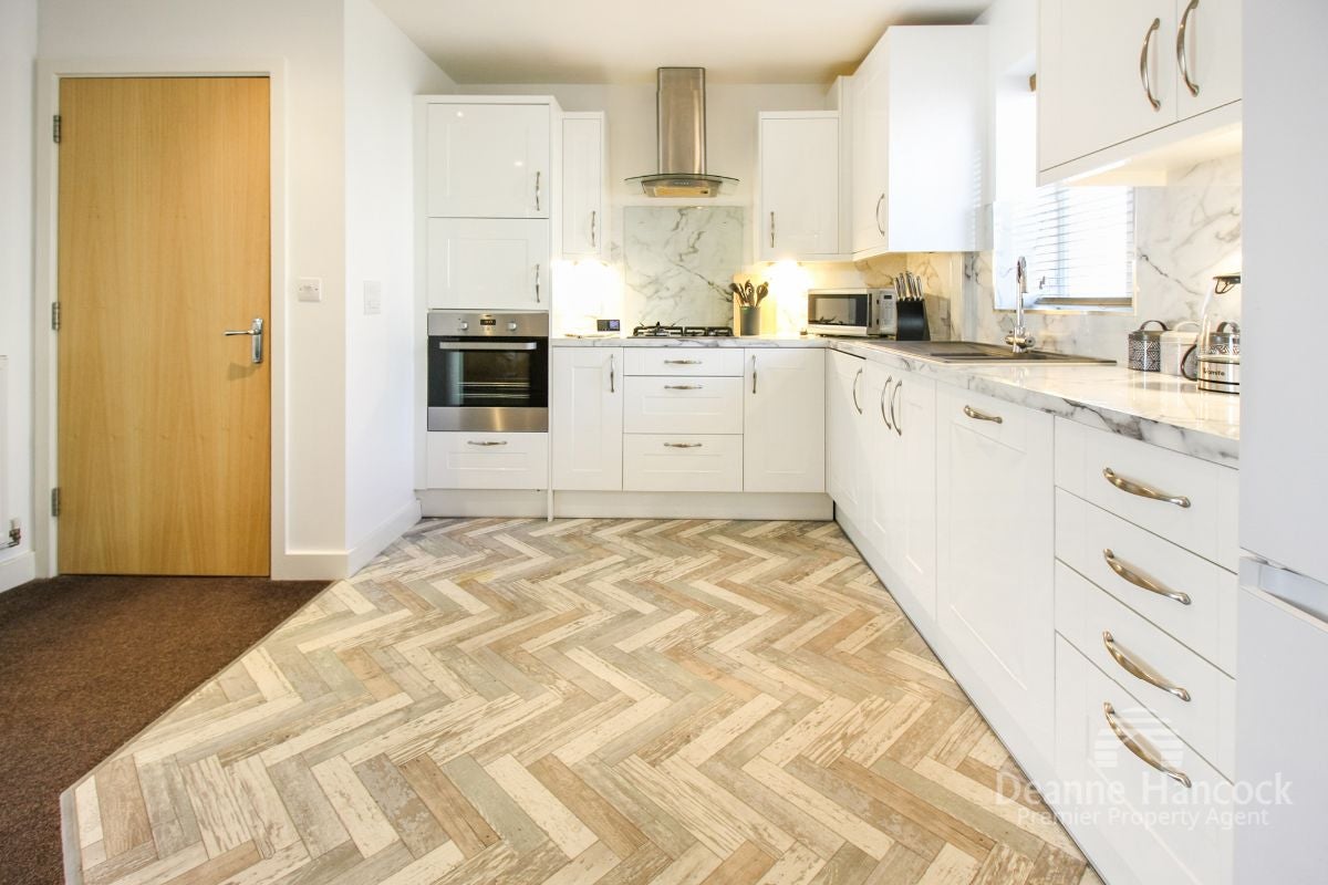 Flat Grantley Gardens in Plymouth