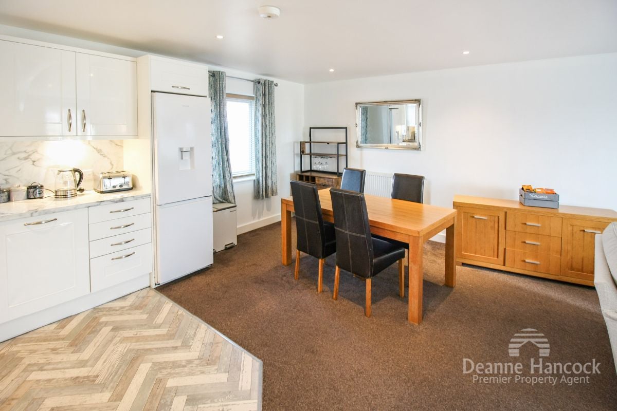 Flat Grantley Gardens in Plymouth