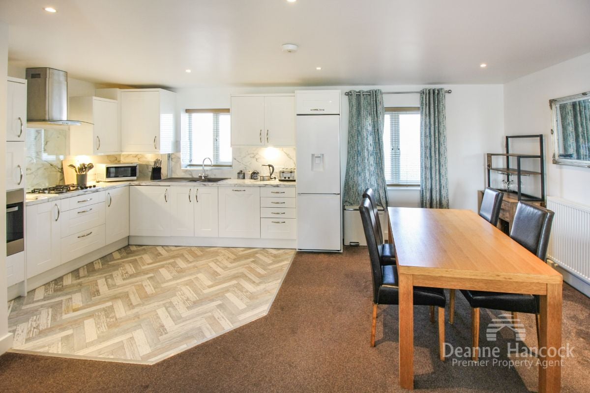 Flat Grantley Gardens in Plymouth