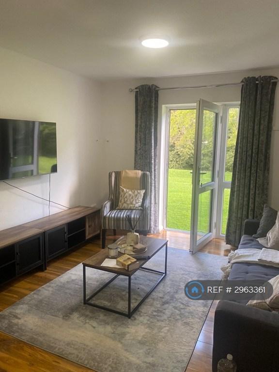 Flat Elliott Close in Greater London