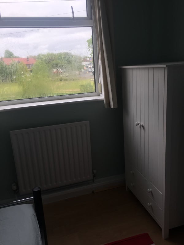 Room Kingsway Crescent in Manchester