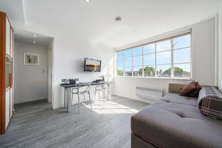 Flat Old Brompton Road in Greater London