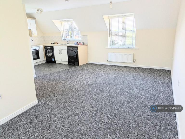 Flat Edmonstone Crescent in Nottingham
