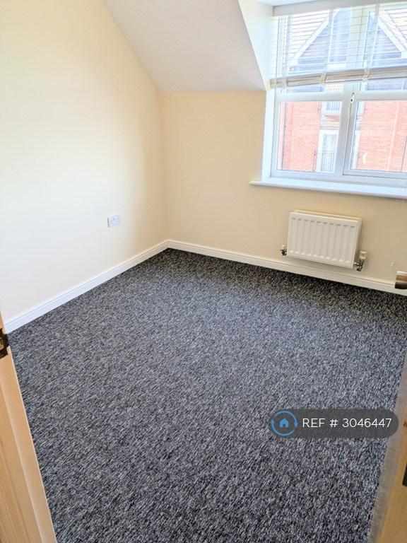 Flat Edmonstone Crescent in Nottingham