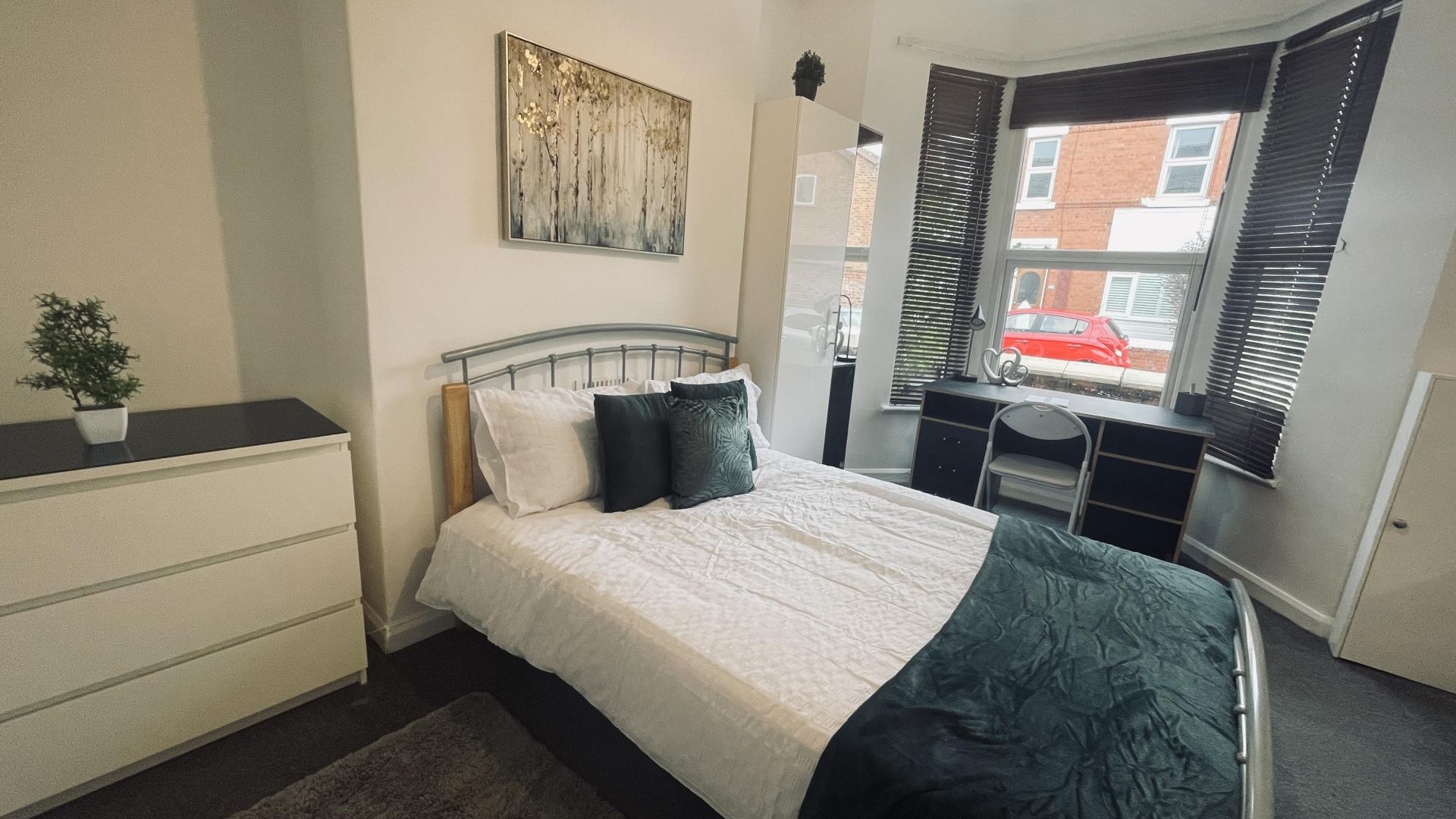 Room Gladstone Road in Chester