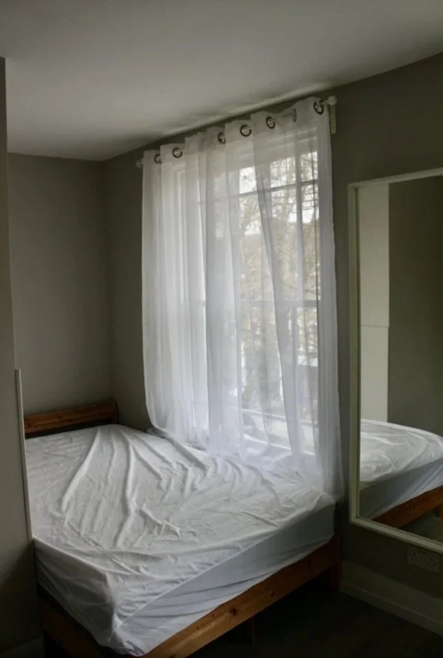 Room New Cross Road in Greater London