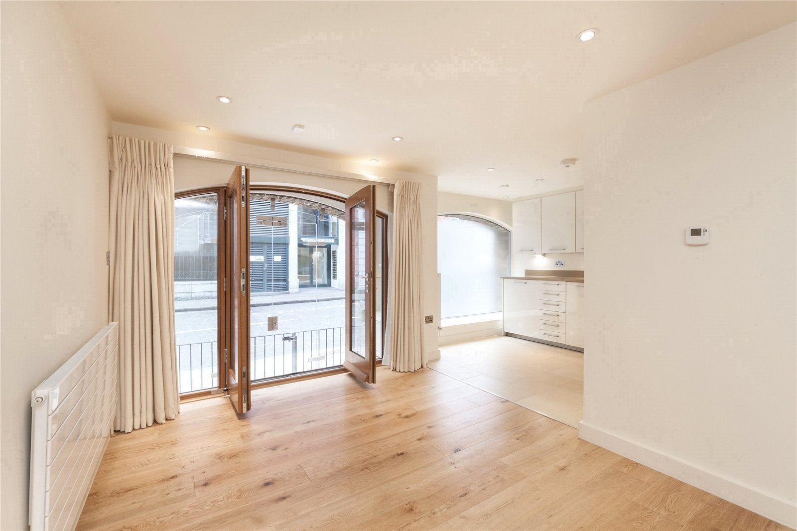 Flat Ridgmount Street in Greater London