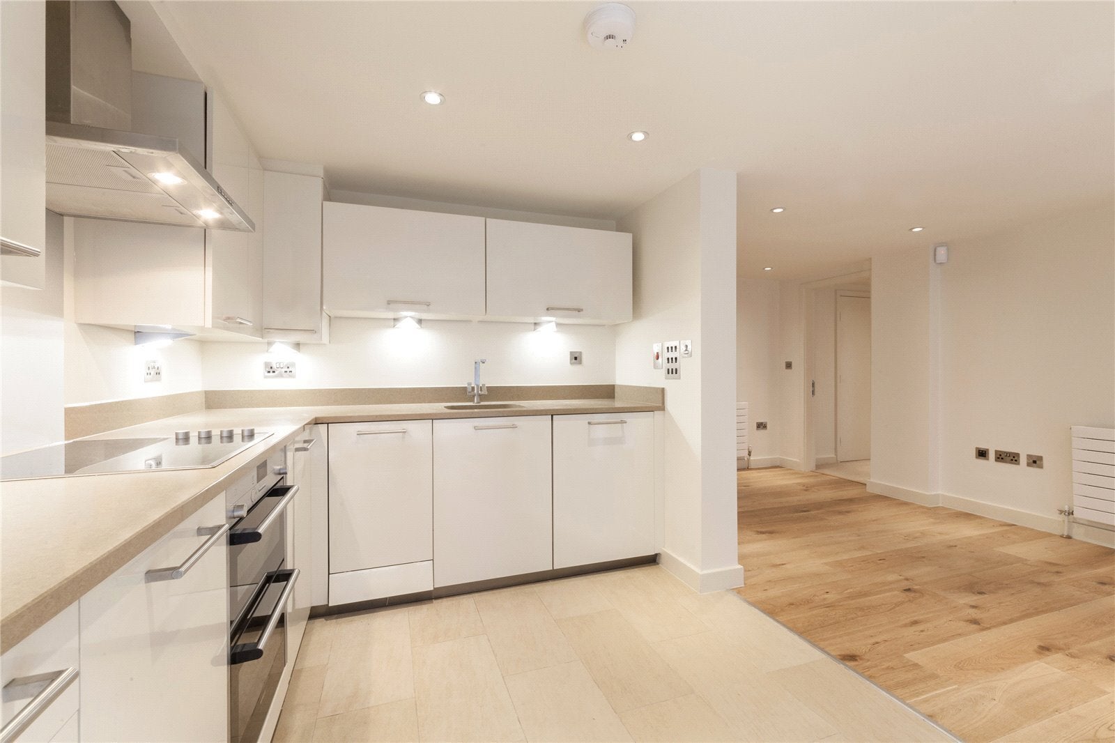 Flat Ridgmount Street in Greater London