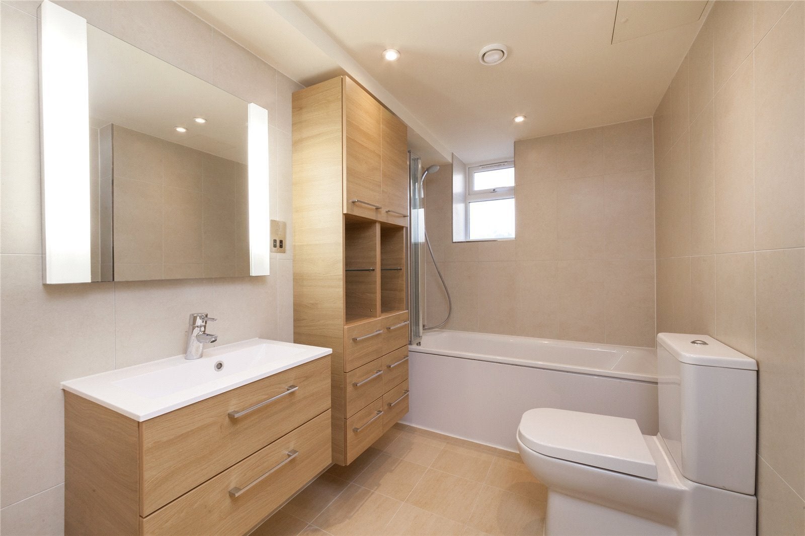 Flat Ridgmount Street in Greater London