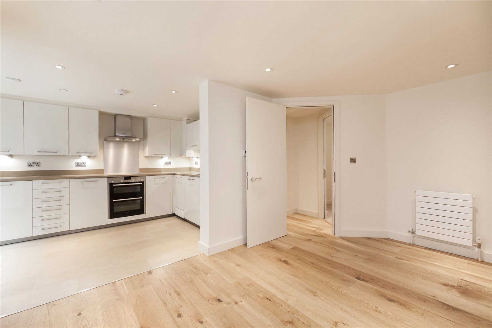 Flat Ridgmount Street in Greater London