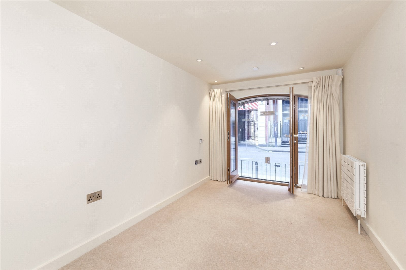Flat Ridgmount Street in Greater London